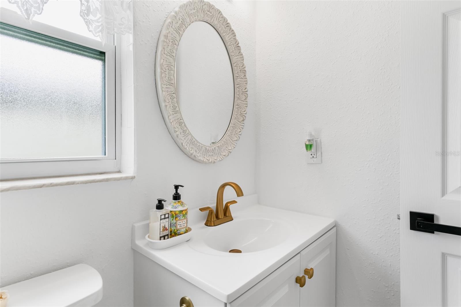 Listing photo id 19 for 6411 Elmhurst Court