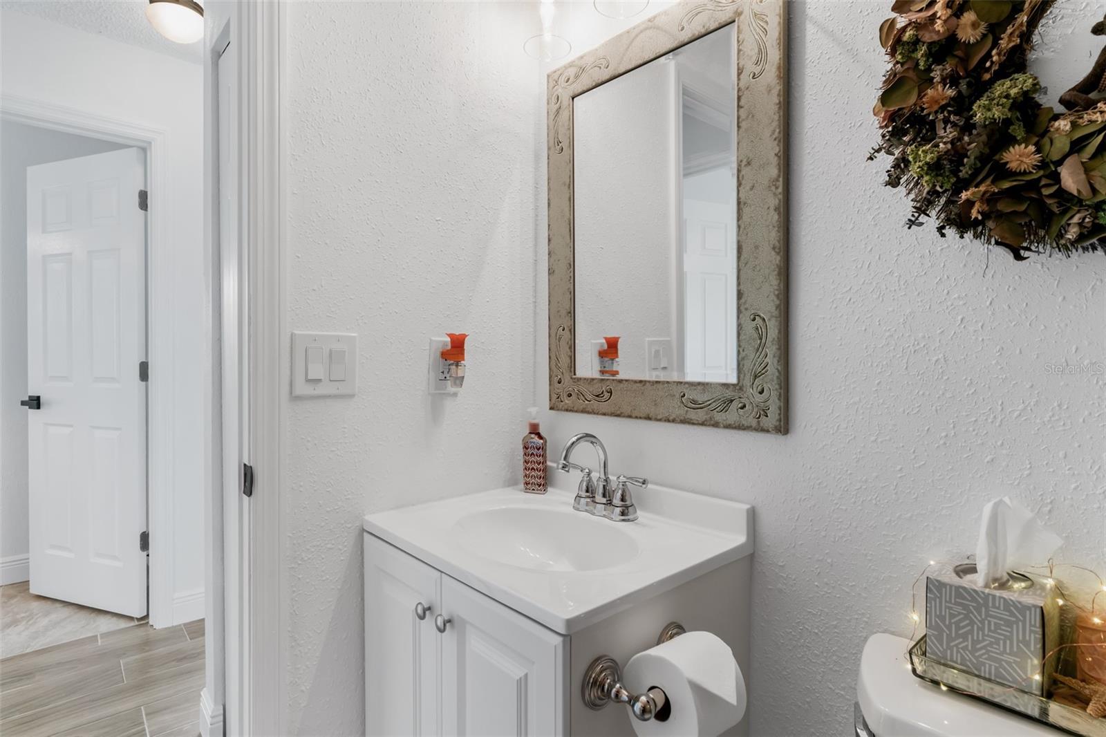Listing photo id 21 for 6411 Elmhurst Court