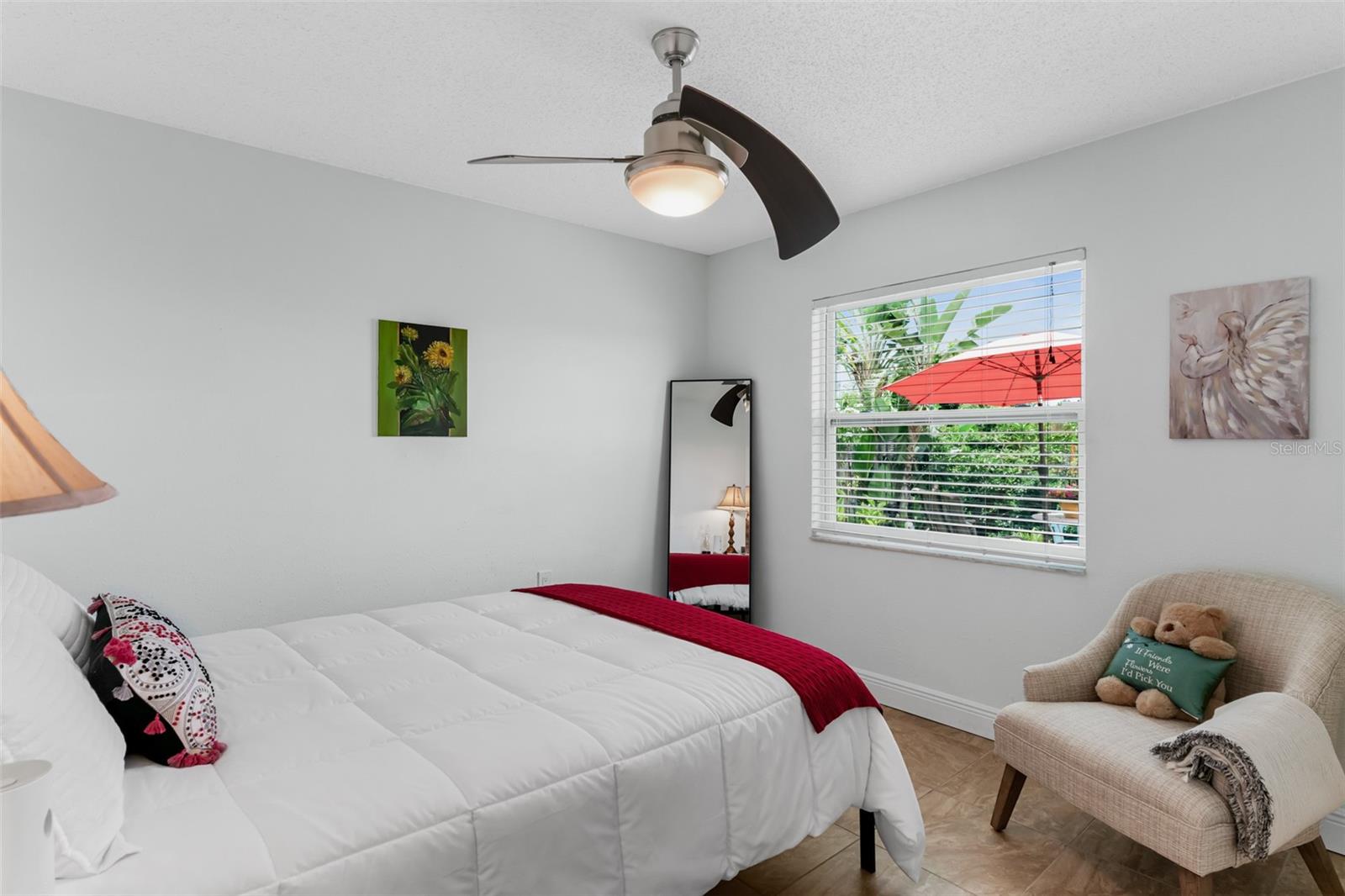 Listing photo id 25 for 6411 Elmhurst Court
