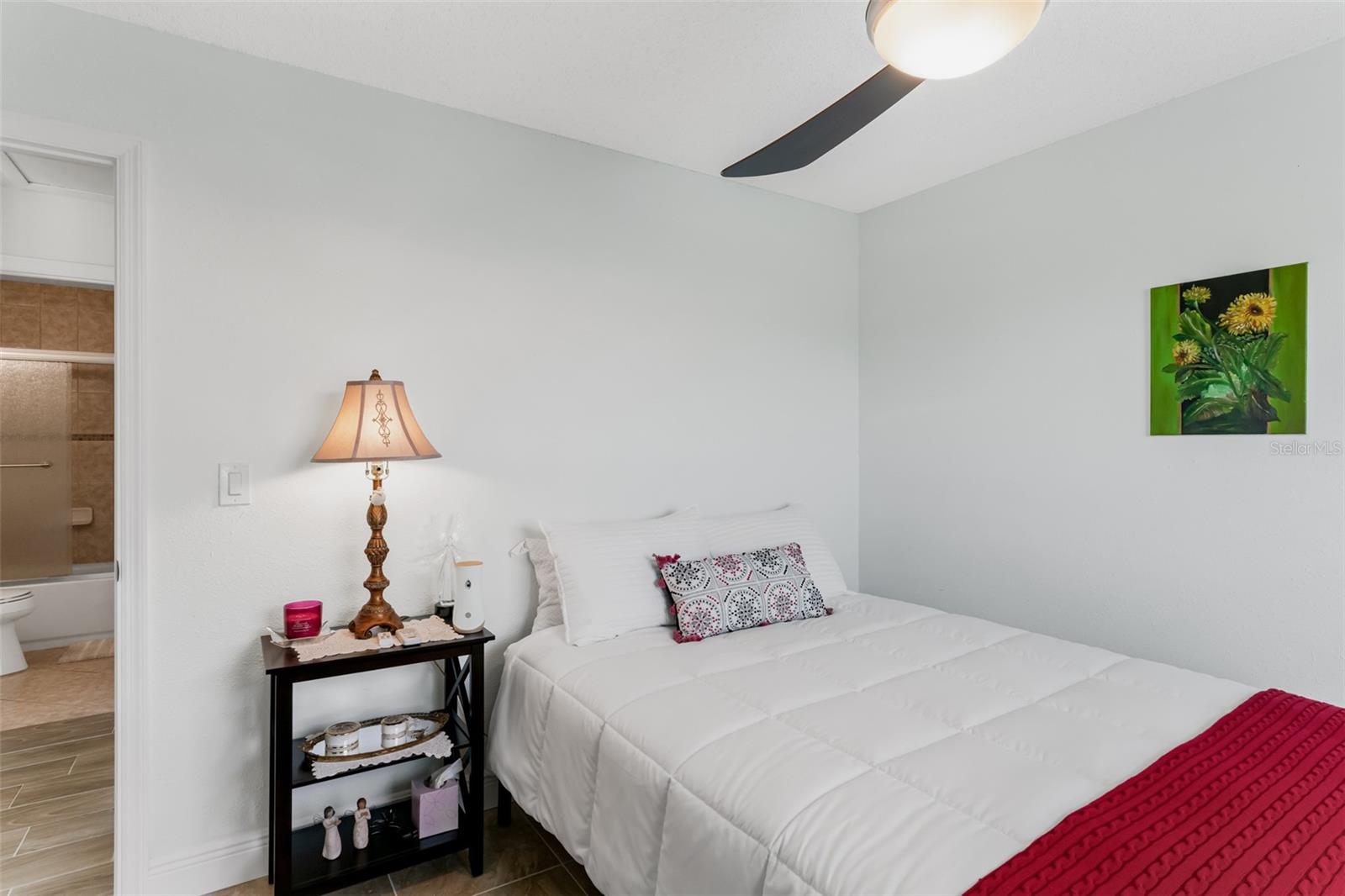 Listing photo id 26 for 6411 Elmhurst Court