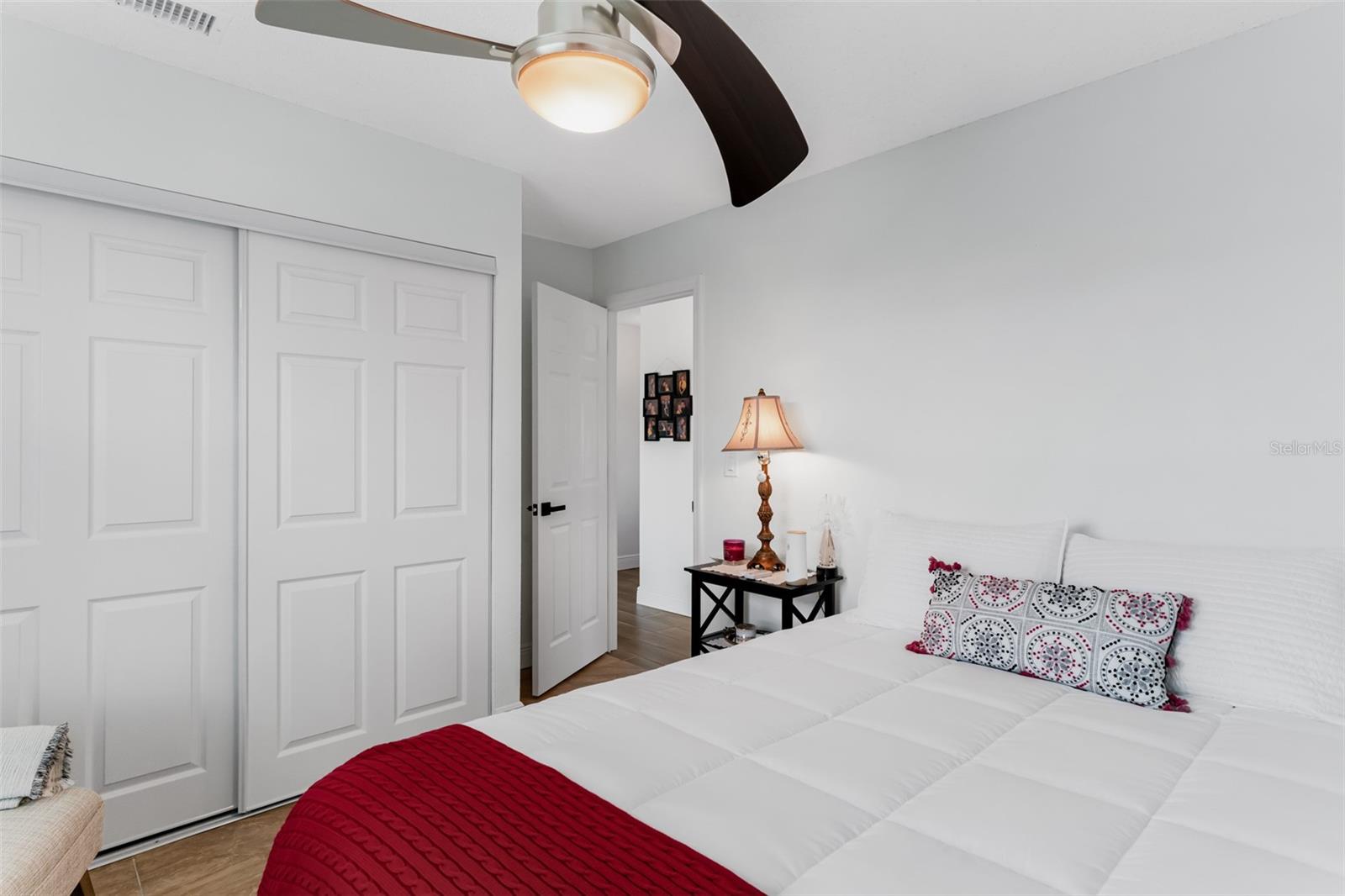 Listing photo id 27 for 6411 Elmhurst Court
