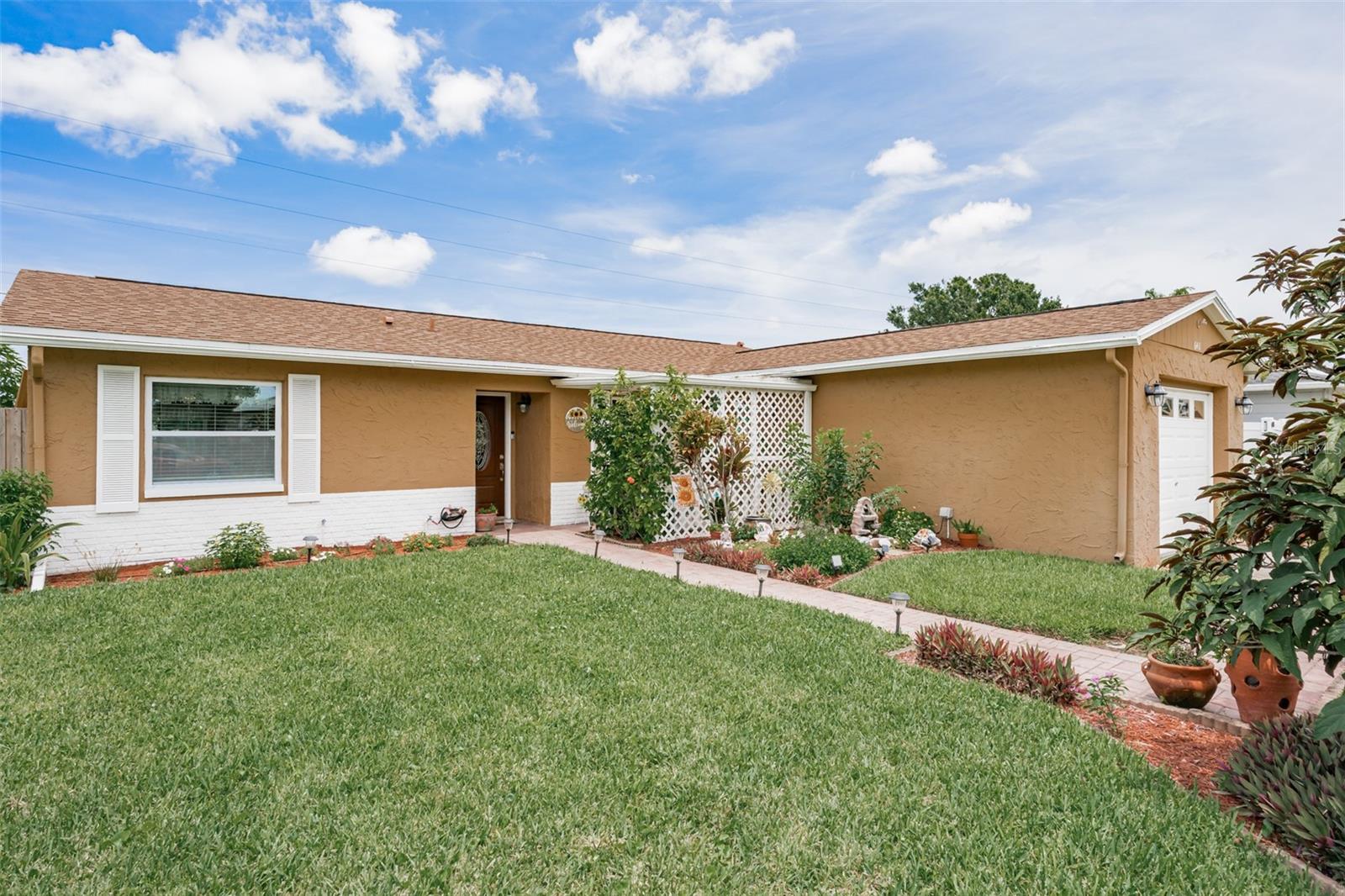 Listing photo id 1 for 6411 Elmhurst Court