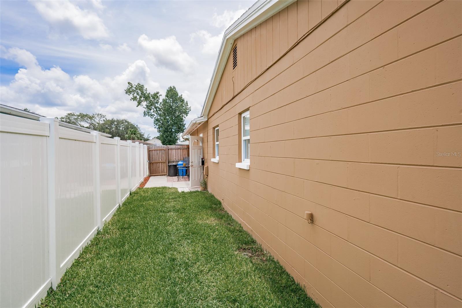 Listing photo id 32 for 6411 Elmhurst Court
