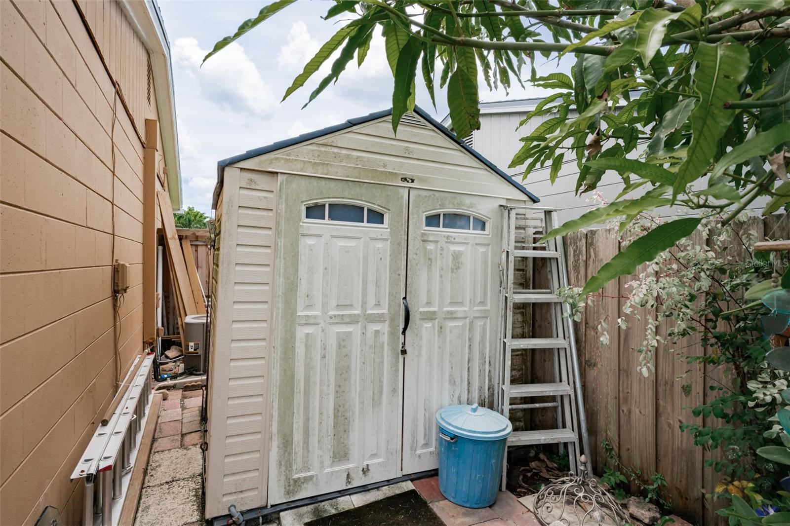 Listing photo id 34 for 6411 Elmhurst Court