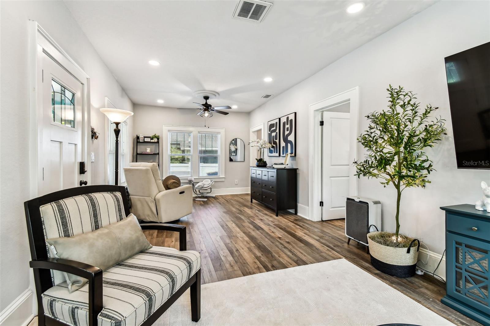 Listing photo id 8 for 111 Ida Street
