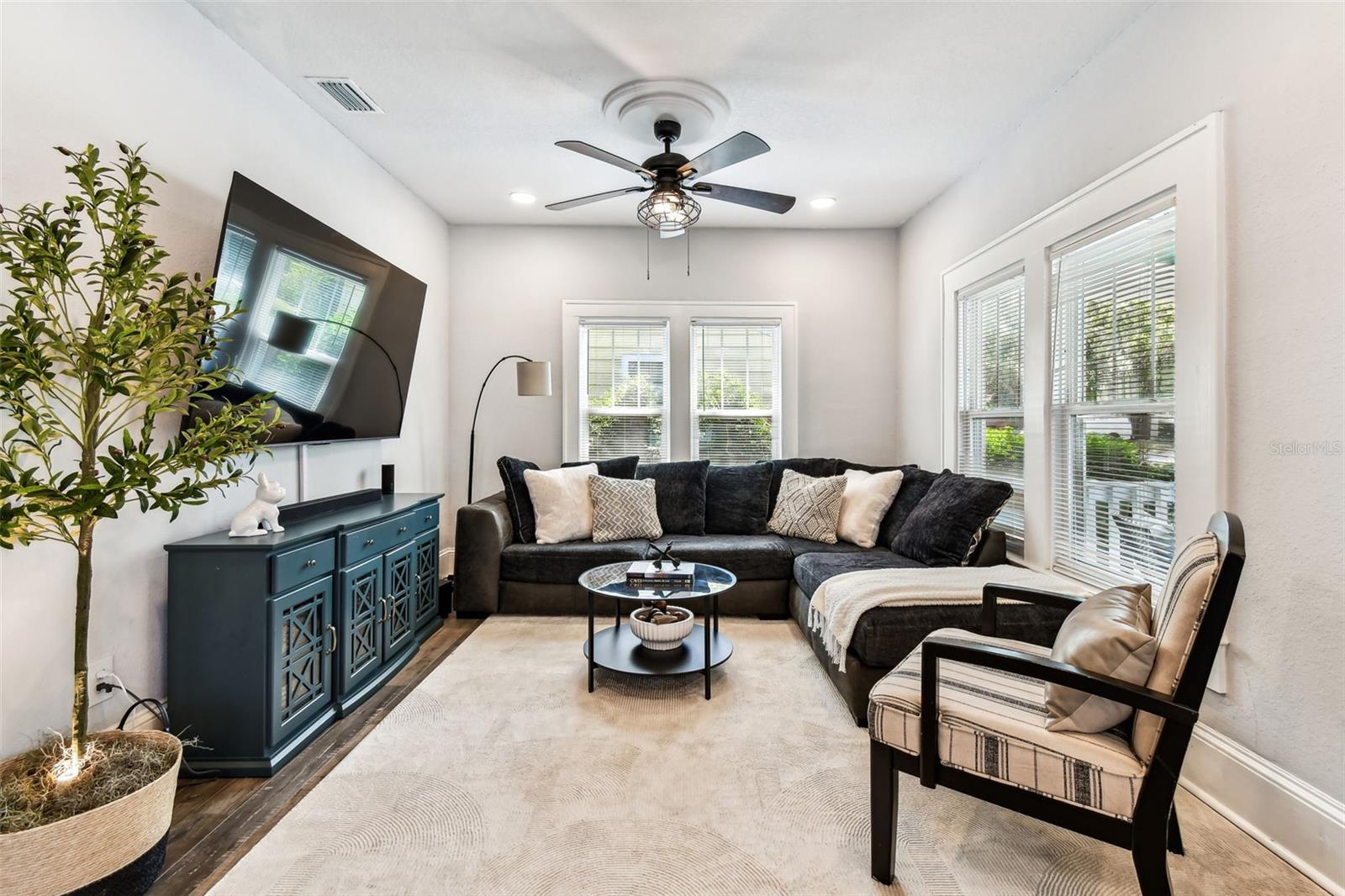 Listing photo id 9 for 111 Ida Street