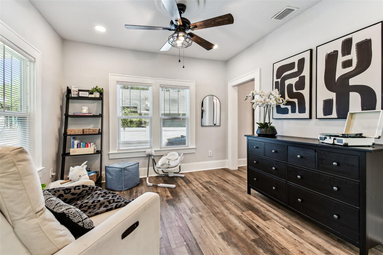 Listing photo id 10 for 111 Ida Street