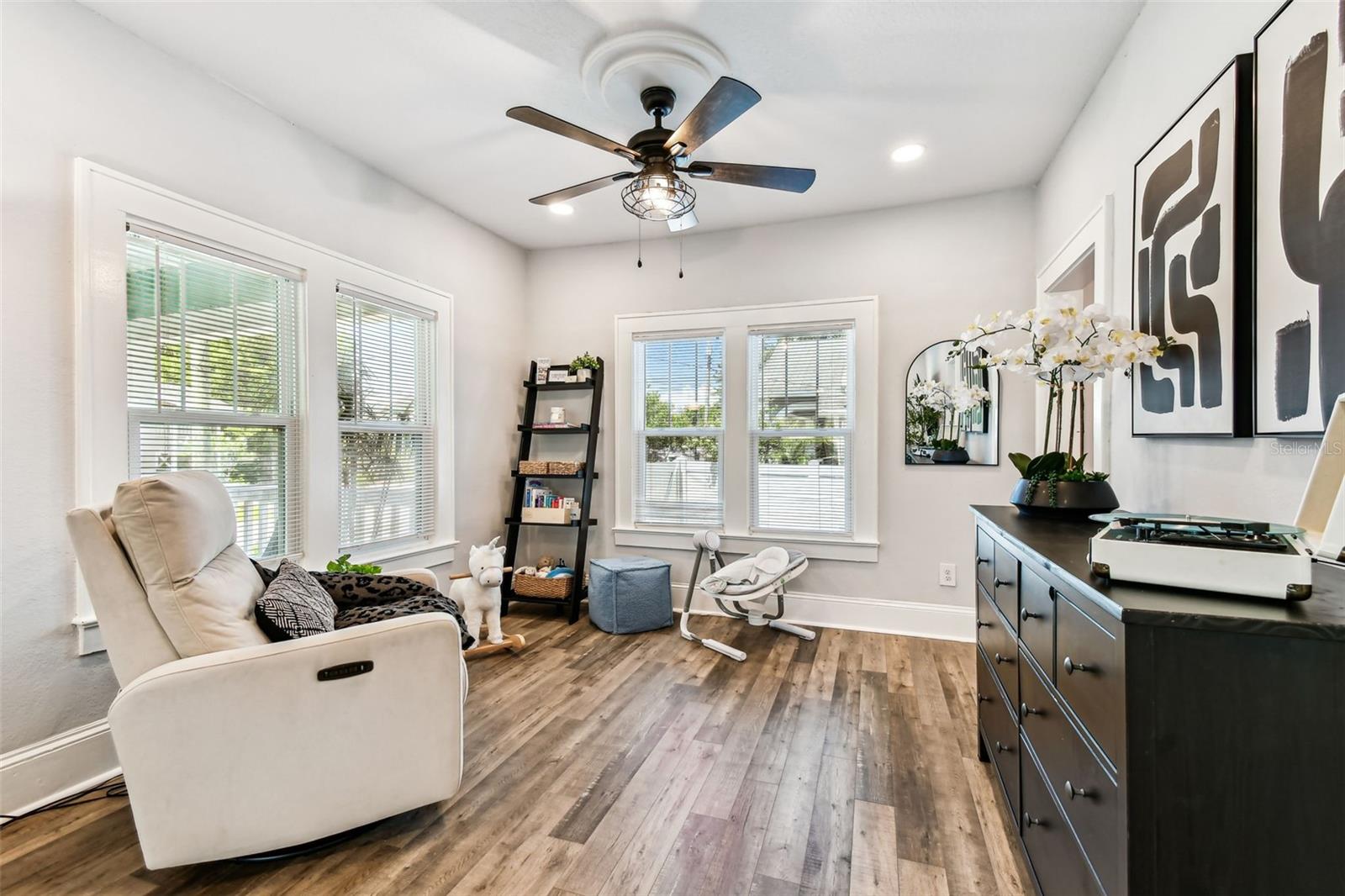 Listing photo id 11 for 111 Ida Street