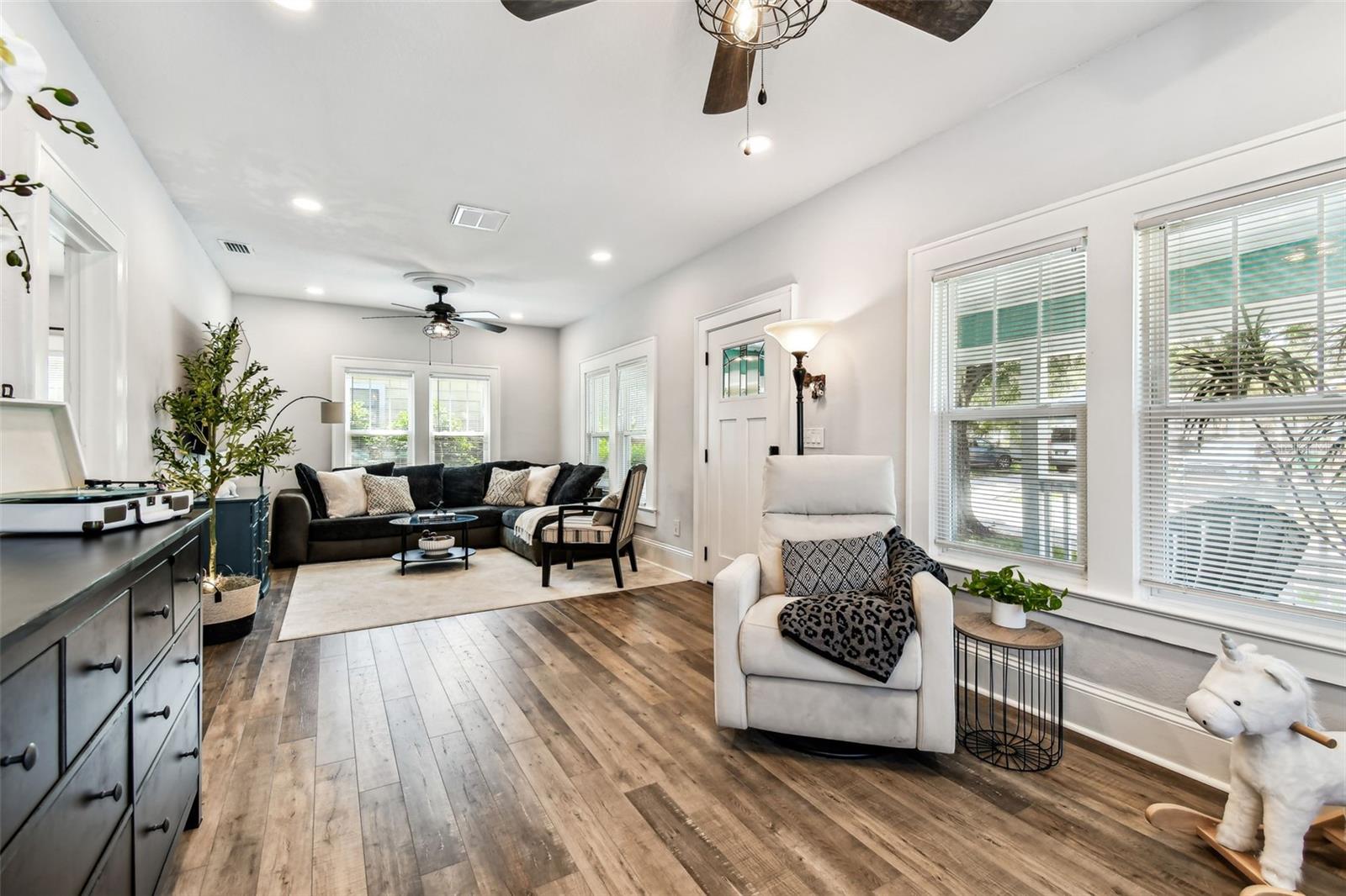 Listing photo id 13 for 111 Ida Street
