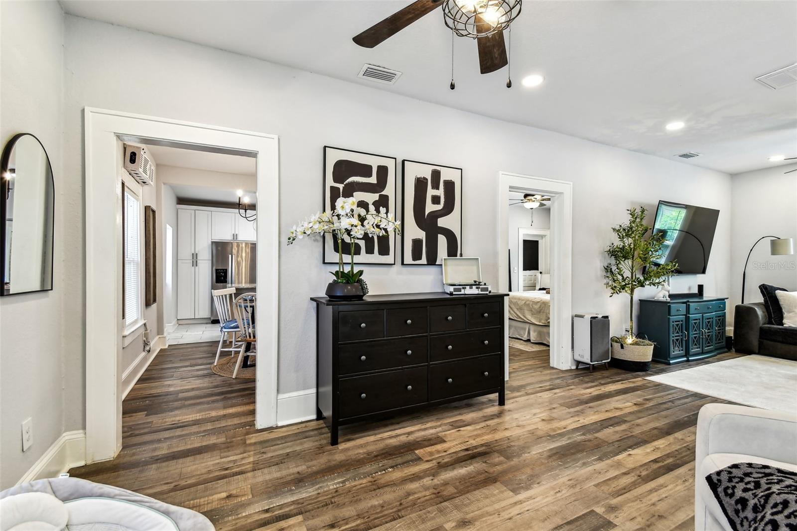 Listing photo id 15 for 111 Ida Street