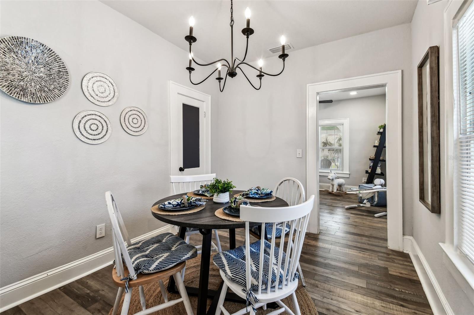 Listing photo id 17 for 111 Ida Street