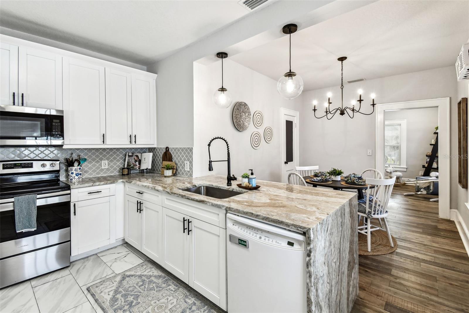 Listing photo id 21 for 111 Ida Street
