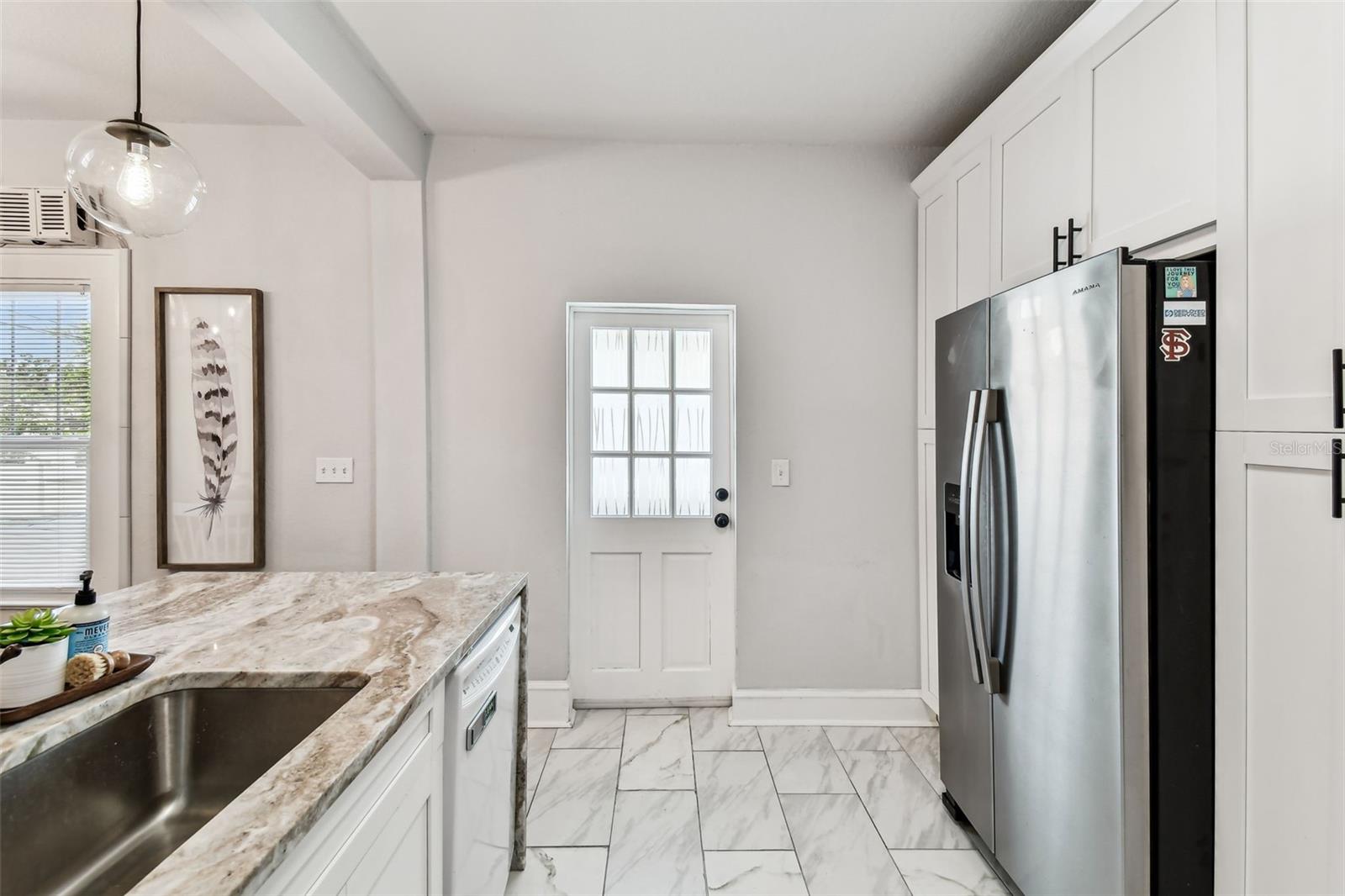 Listing photo id 25 for 111 Ida Street
