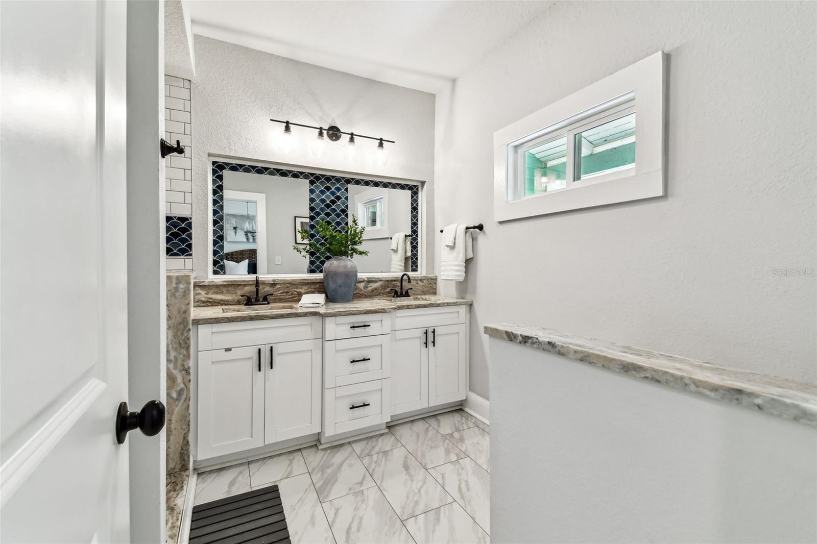 Listing photo id 28 for 111 Ida Street