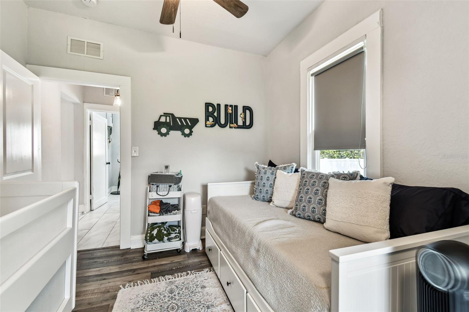 Listing photo id 35 for 111 Ida Street