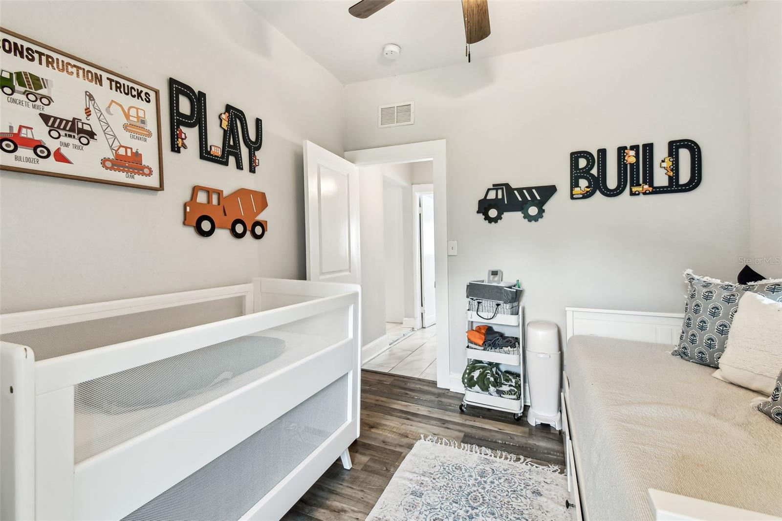 Listing photo id 36 for 111 Ida Street