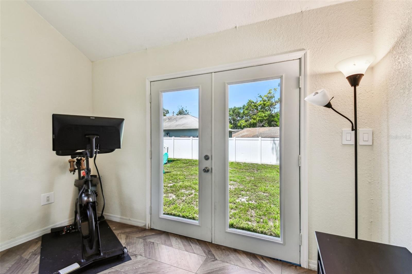Listing photo id 53 for 111 Ida Street