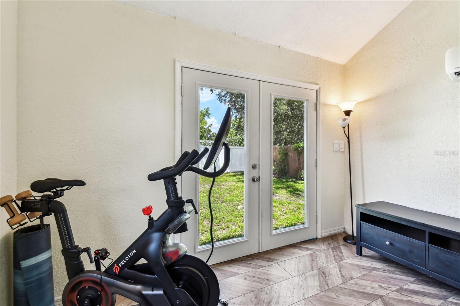 Listing photo id 54 for 111 Ida Street