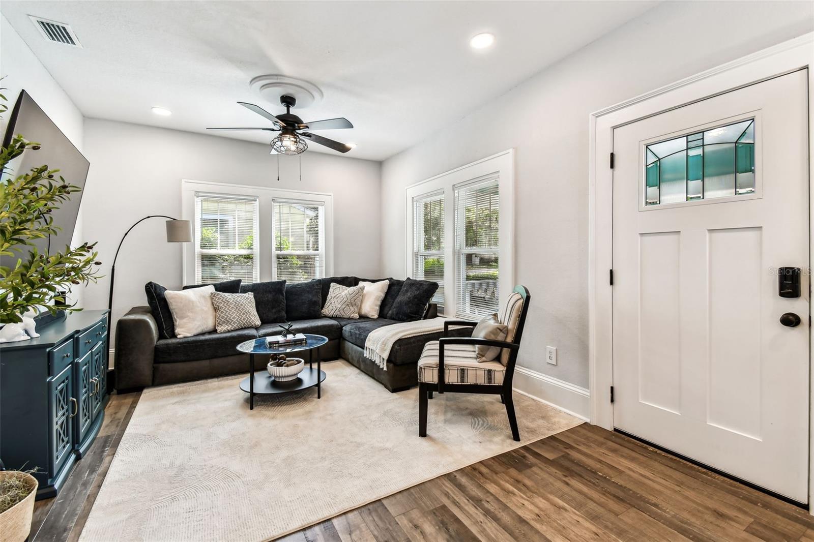 Listing photo id 6 for 111 Ida Street