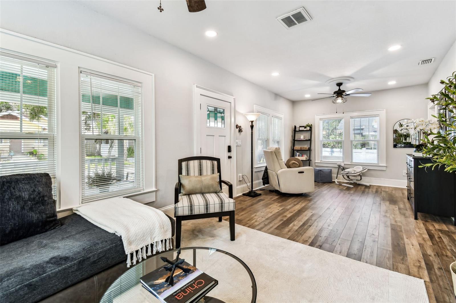 Listing photo id 7 for 111 Ida Street