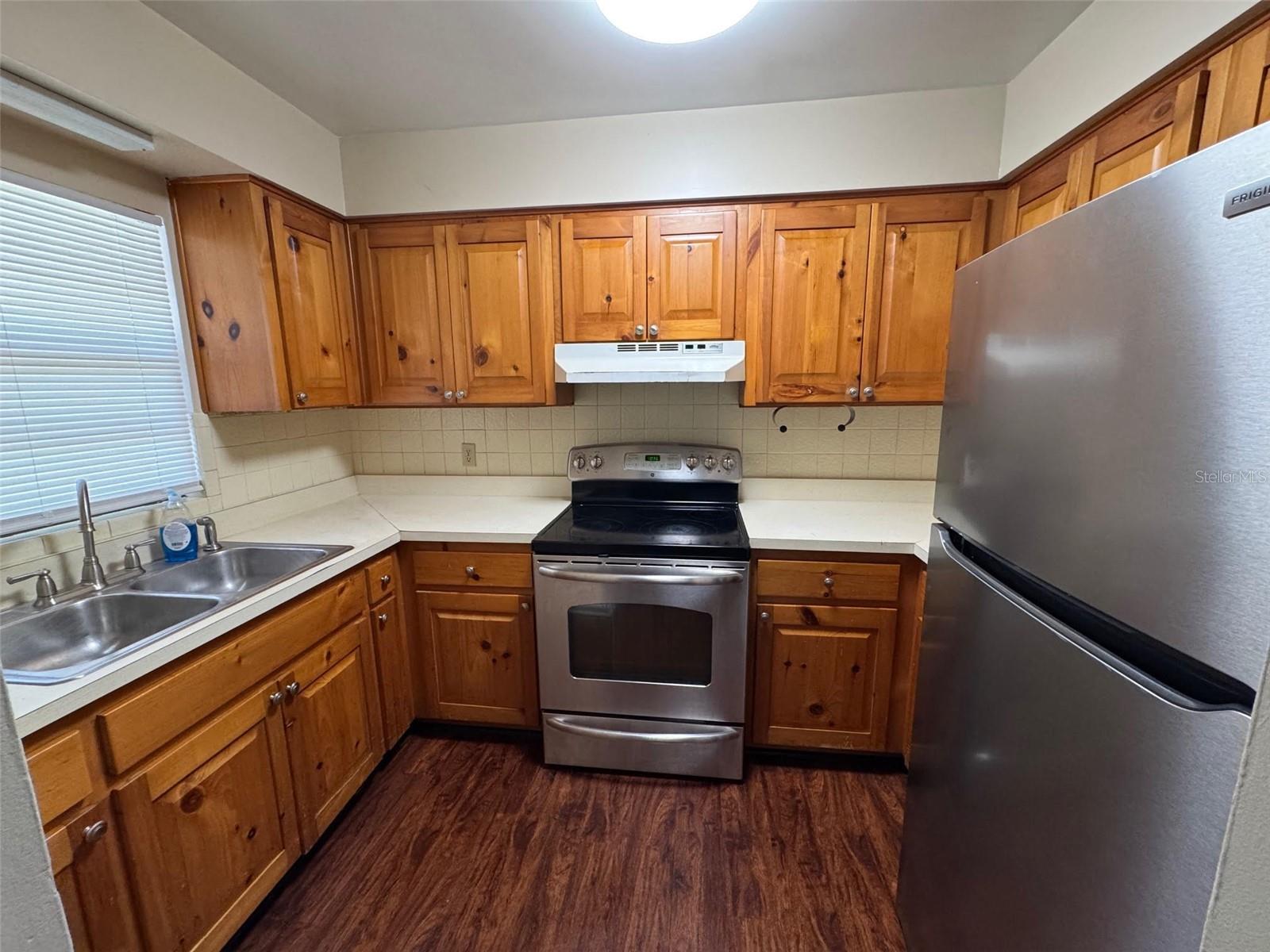 Listing photo id 2 for 13703 Sheila Lynn Court
