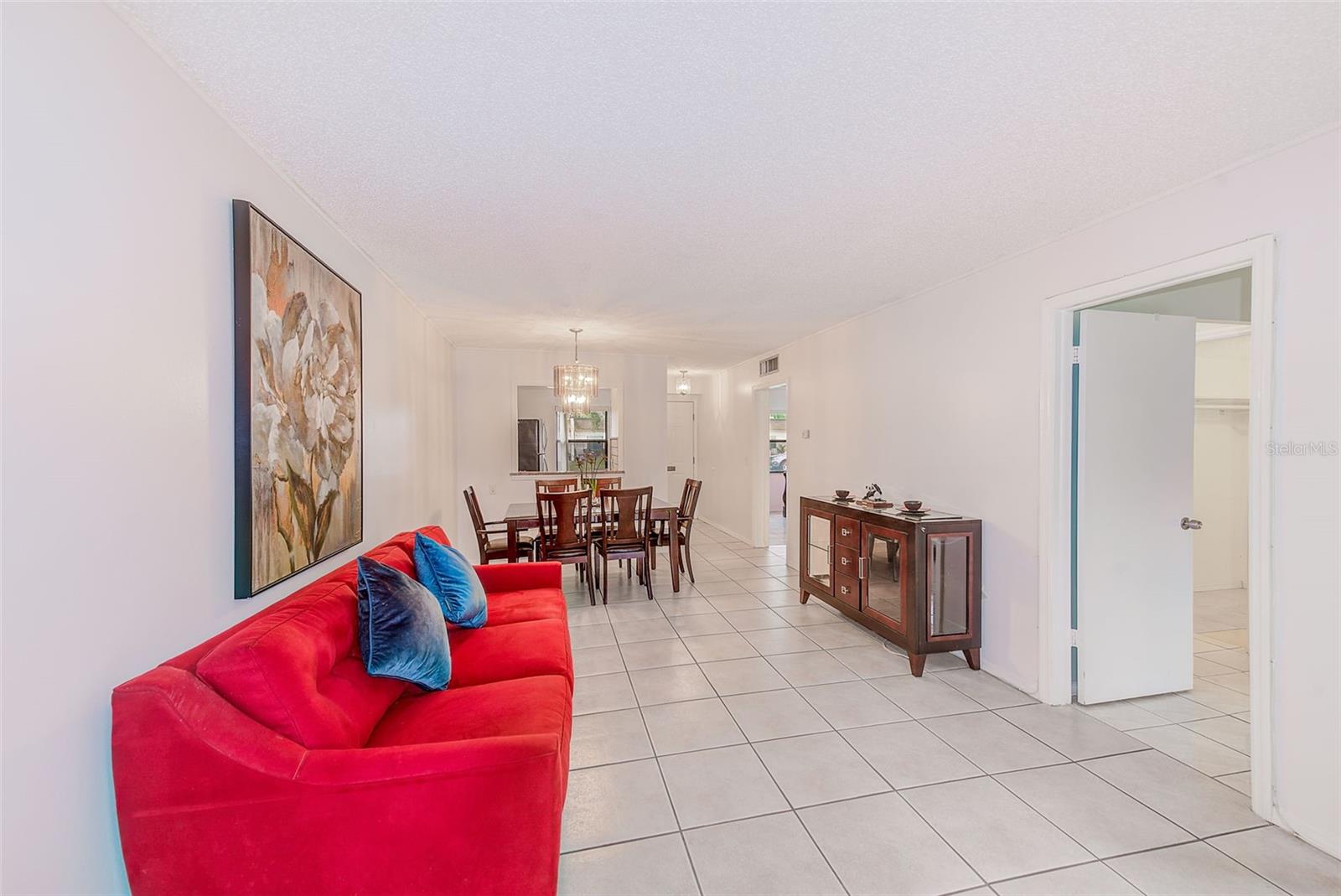 Listing photo id 13 for 2970 Feather Drive