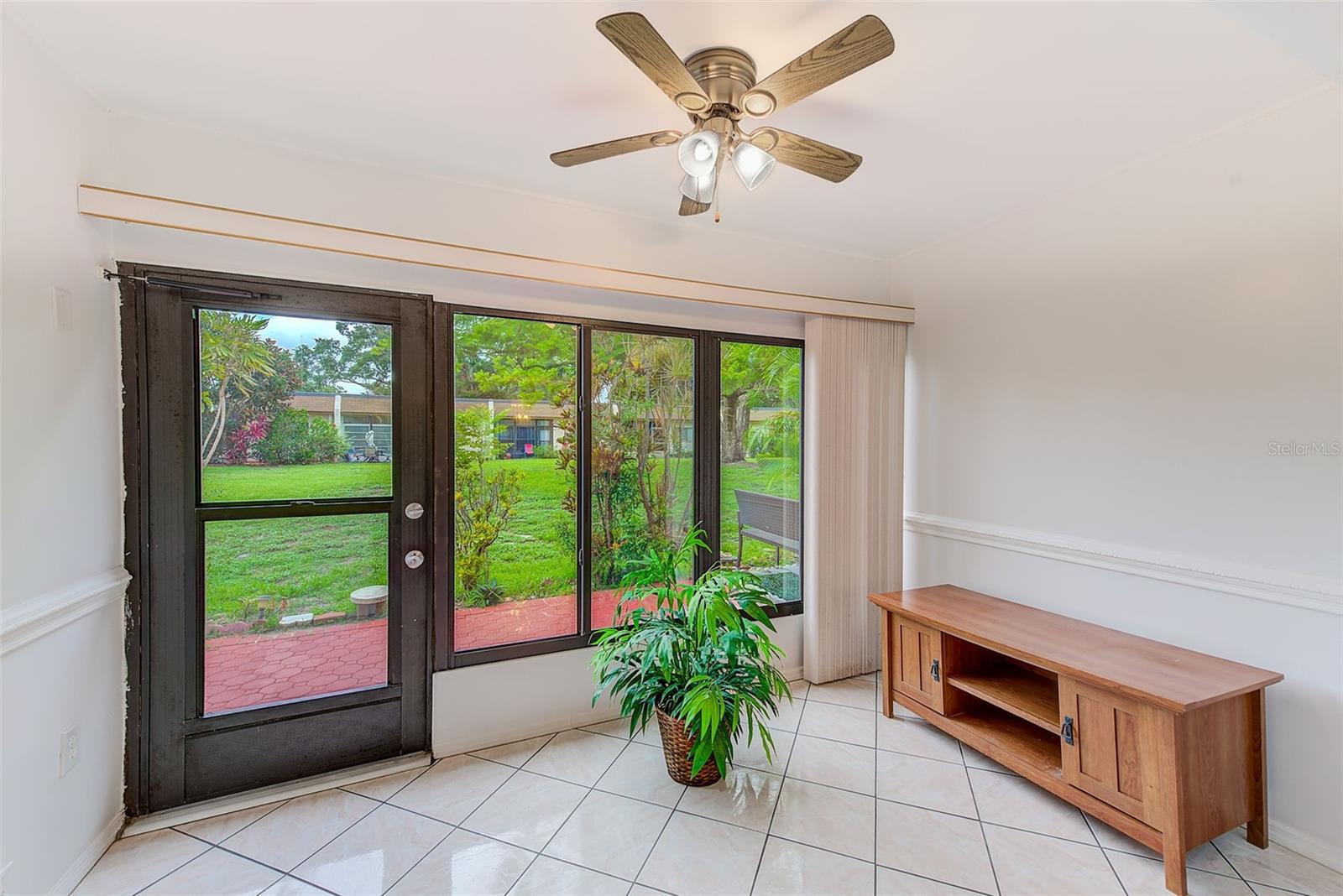 Listing photo id 14 for 2970 Feather Drive