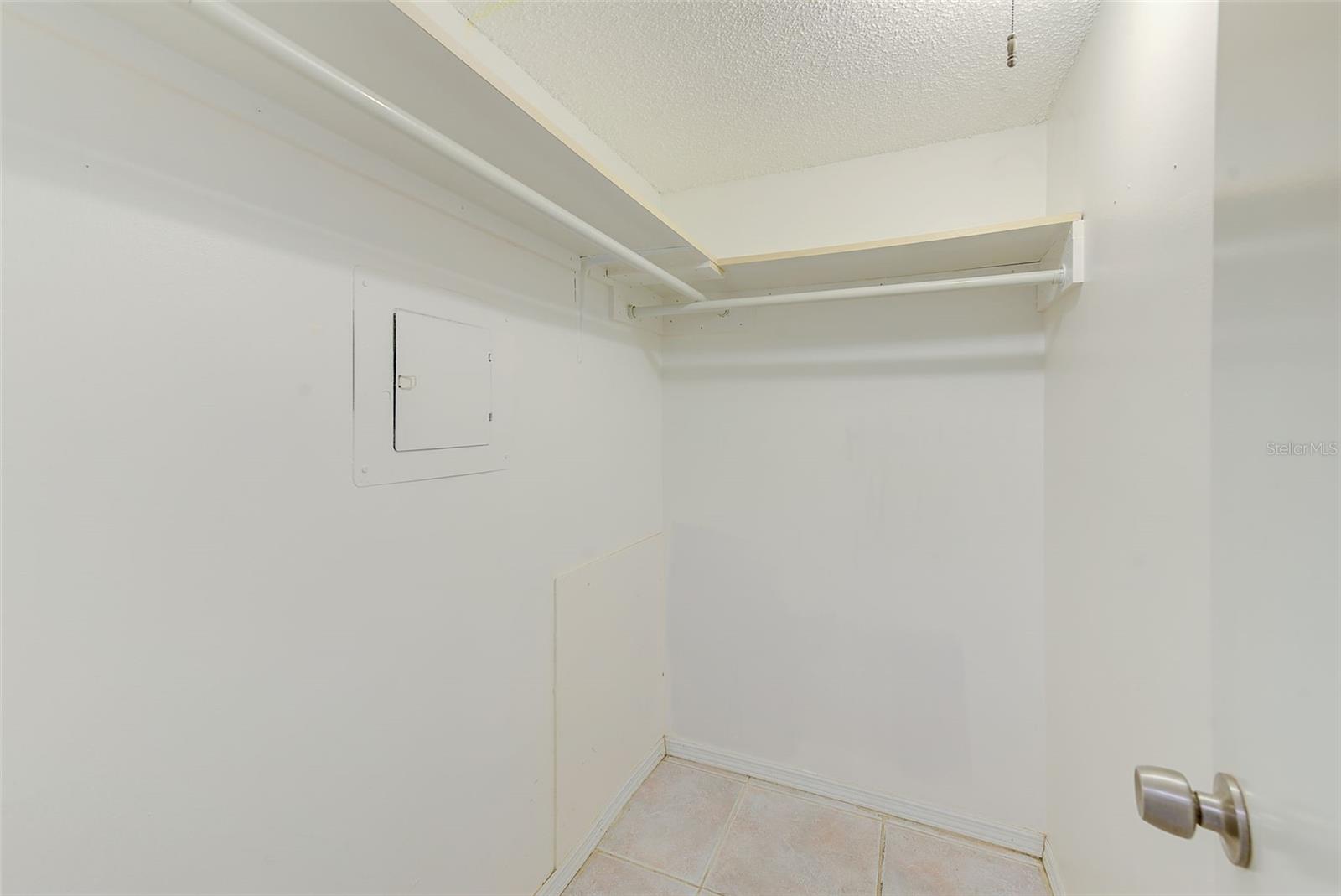 Listing photo id 19 for 2970 Feather Drive