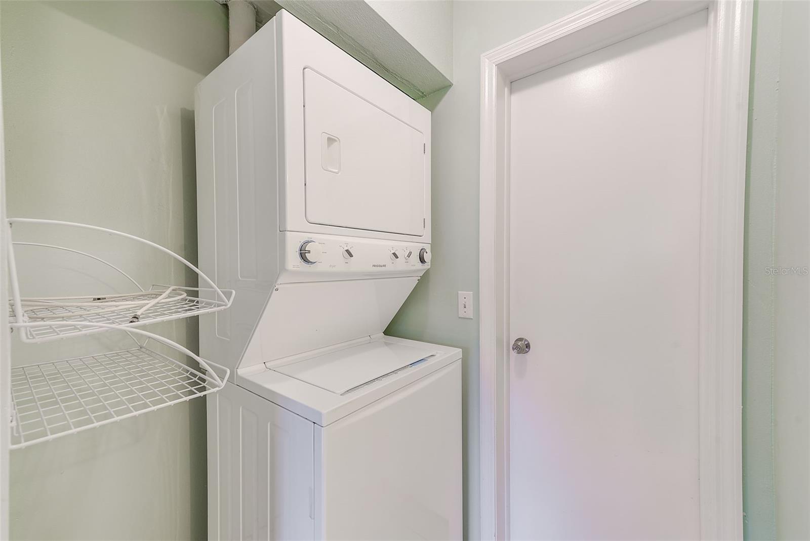 Listing photo id 20 for 2970 Feather Drive