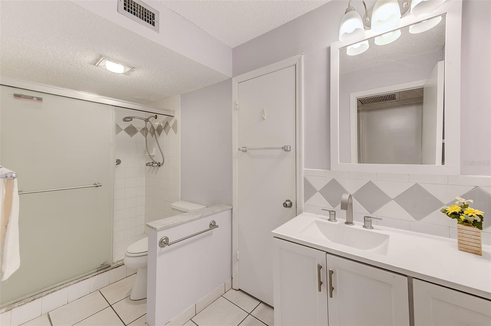 Listing photo id 21 for 2970 Feather Drive