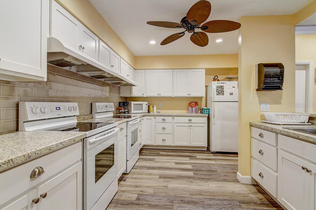Listing photo id 32 for 2970 Feather Drive
