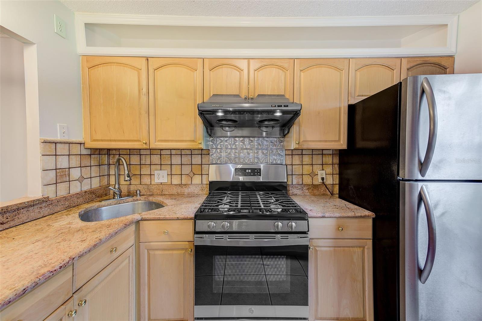 Listing photo id 3 for 2970 Feather Drive