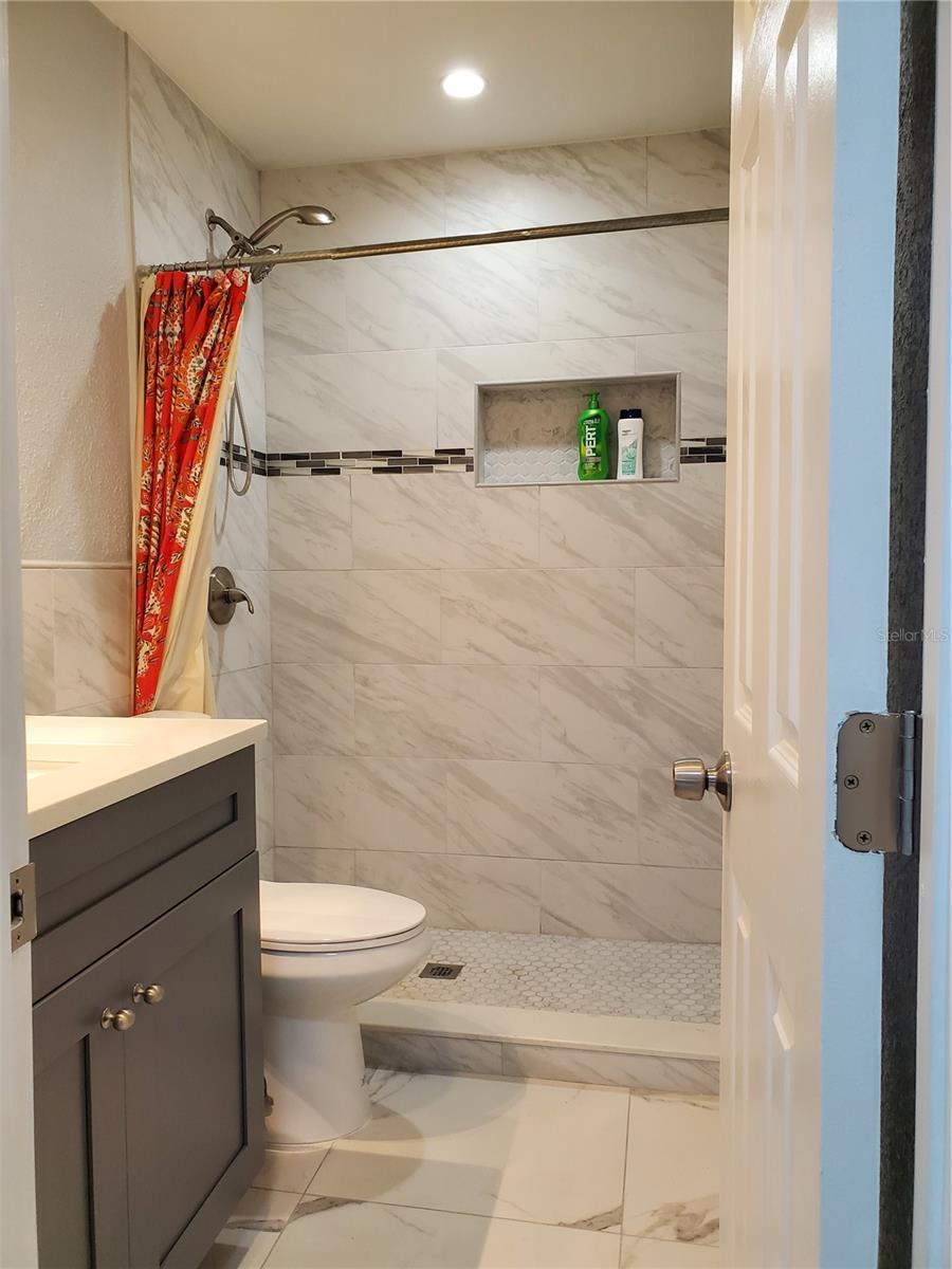 Image 17 of 75 For 4119 Nassau Street