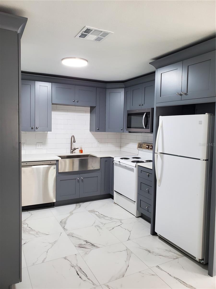 Image 38 of 75 For 4119 Nassau Street