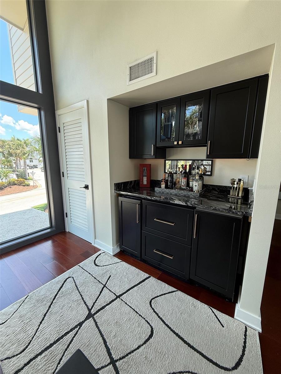 Listing photo id 9 for 850 59th Avenue