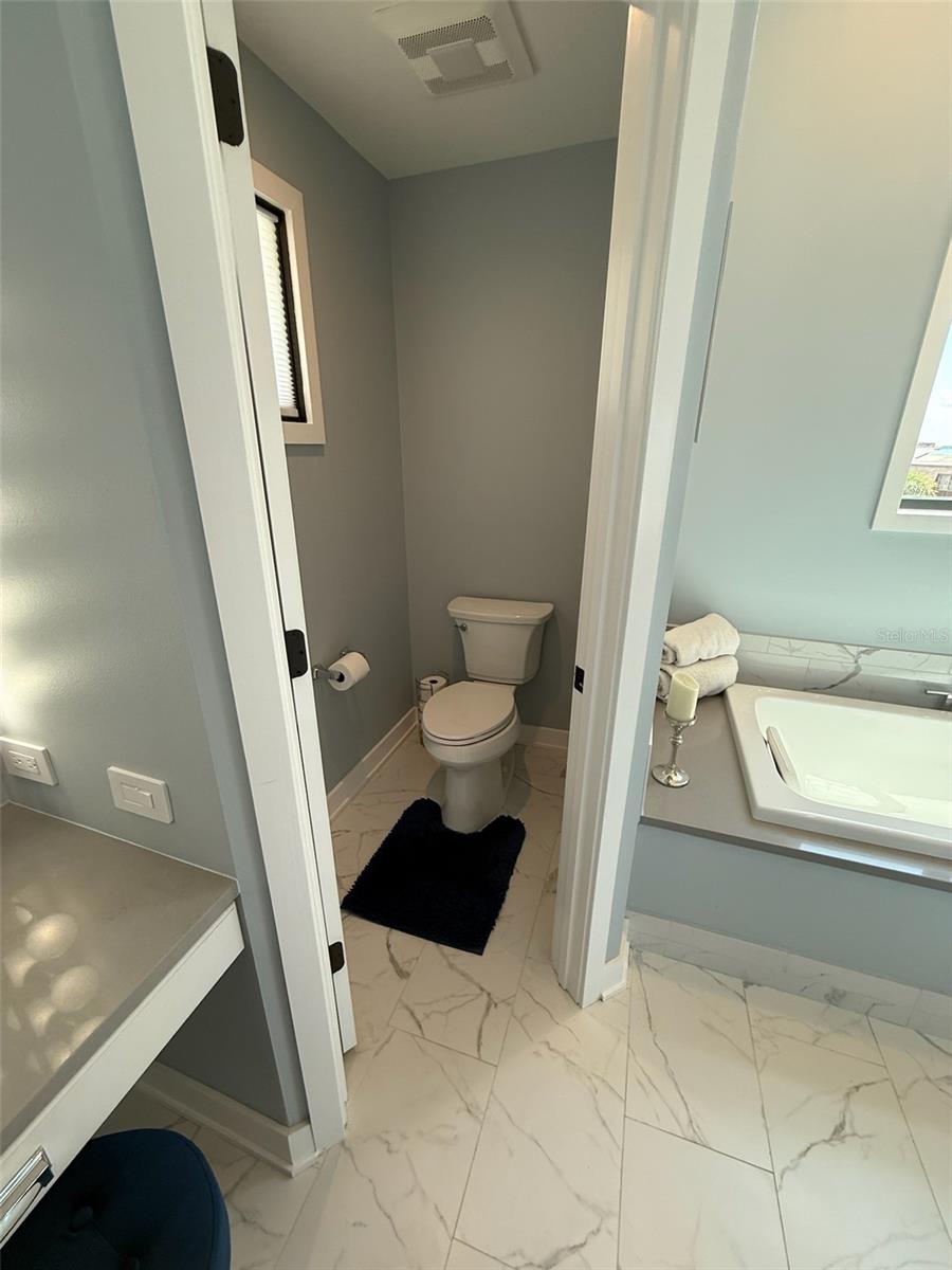 Listing photo id 22 for 850 59th Avenue