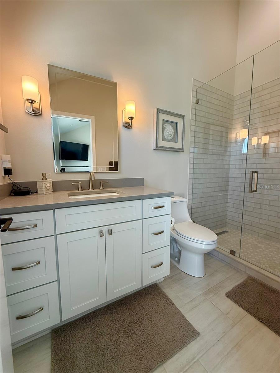 Listing photo id 24 for 850 59th Avenue