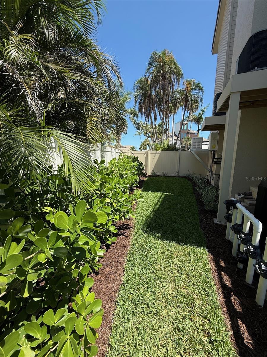 Listing photo id 31 for 850 59th Avenue