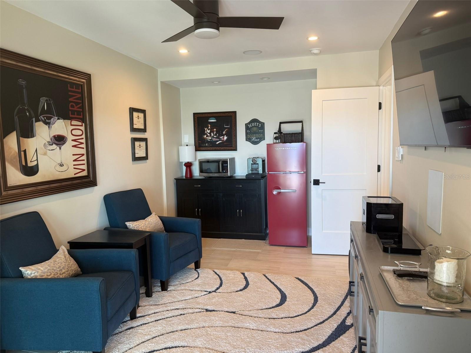 Listing photo id 2 for 850 59th Avenue