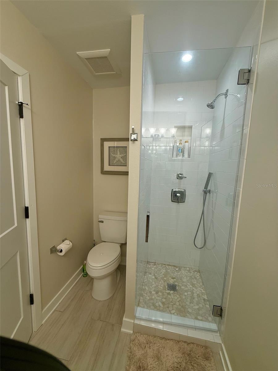 Listing photo id 3 for 850 59th Avenue