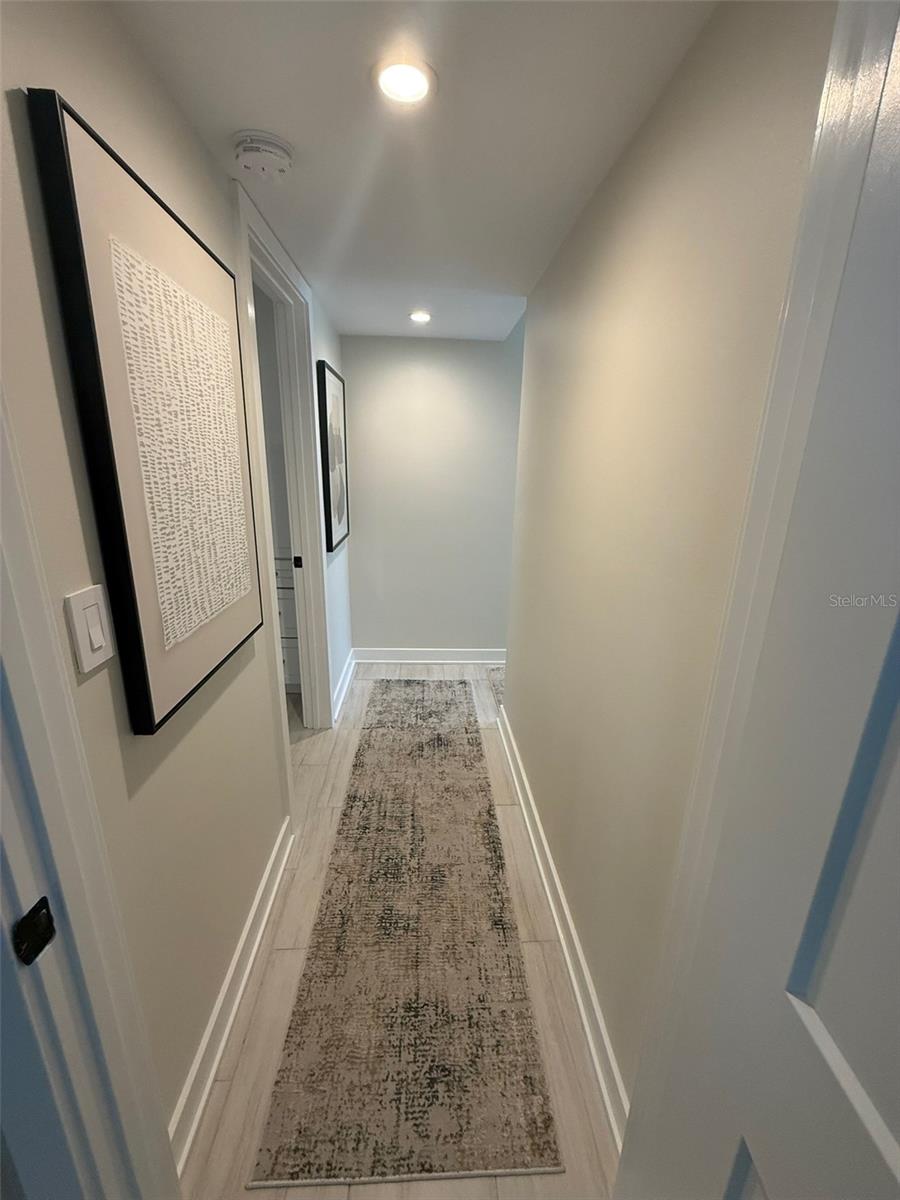 Listing photo id 6 for 850 59th Avenue