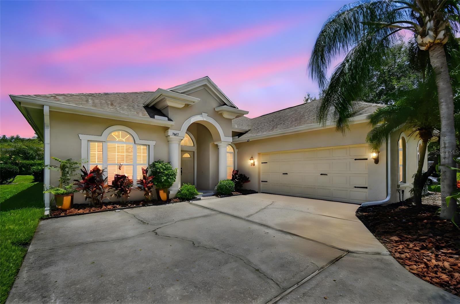 Listing photo id 98 for 3025 Naughton Way