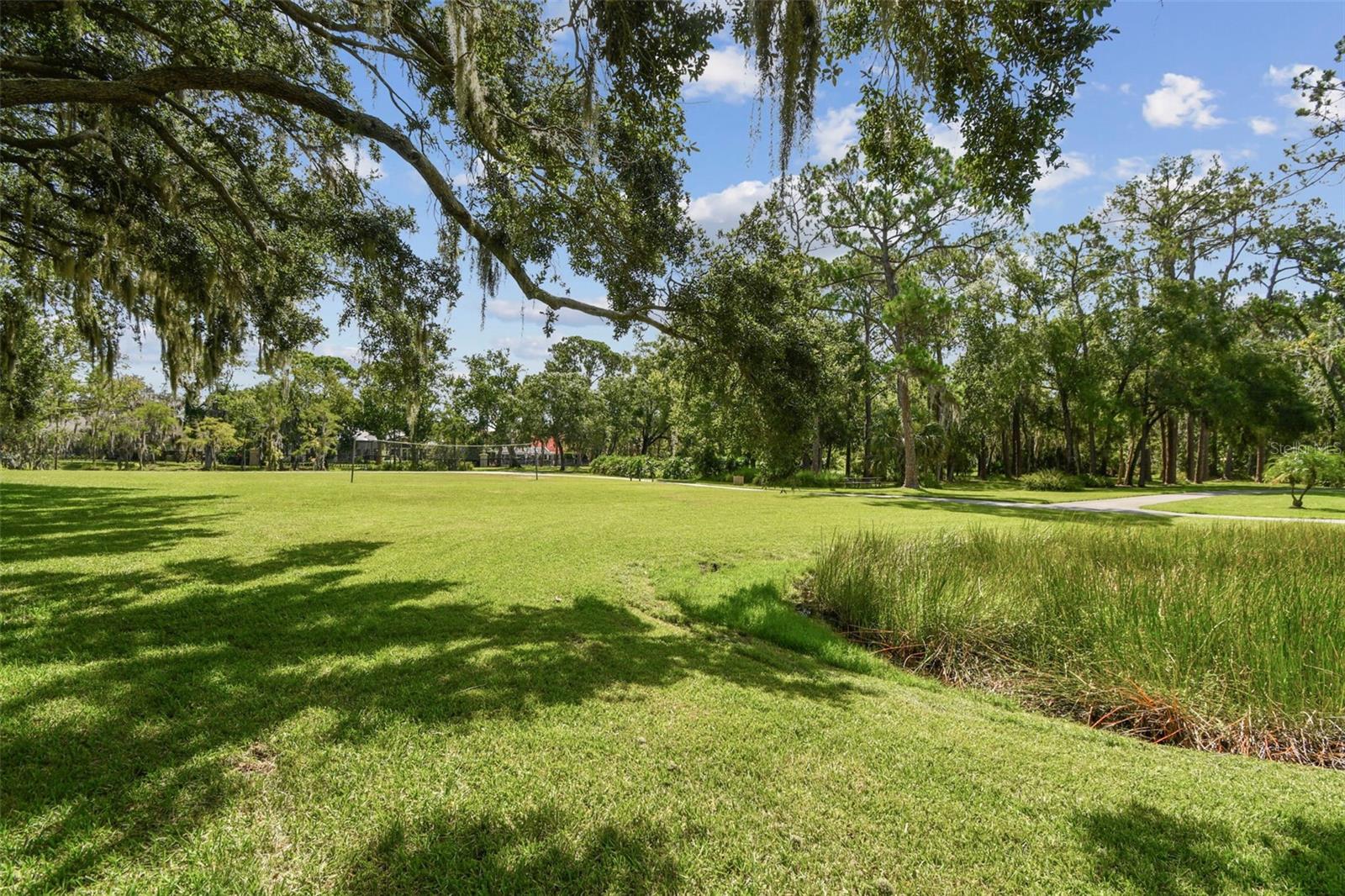 Listing photo id 95 for 3025 Naughton Way