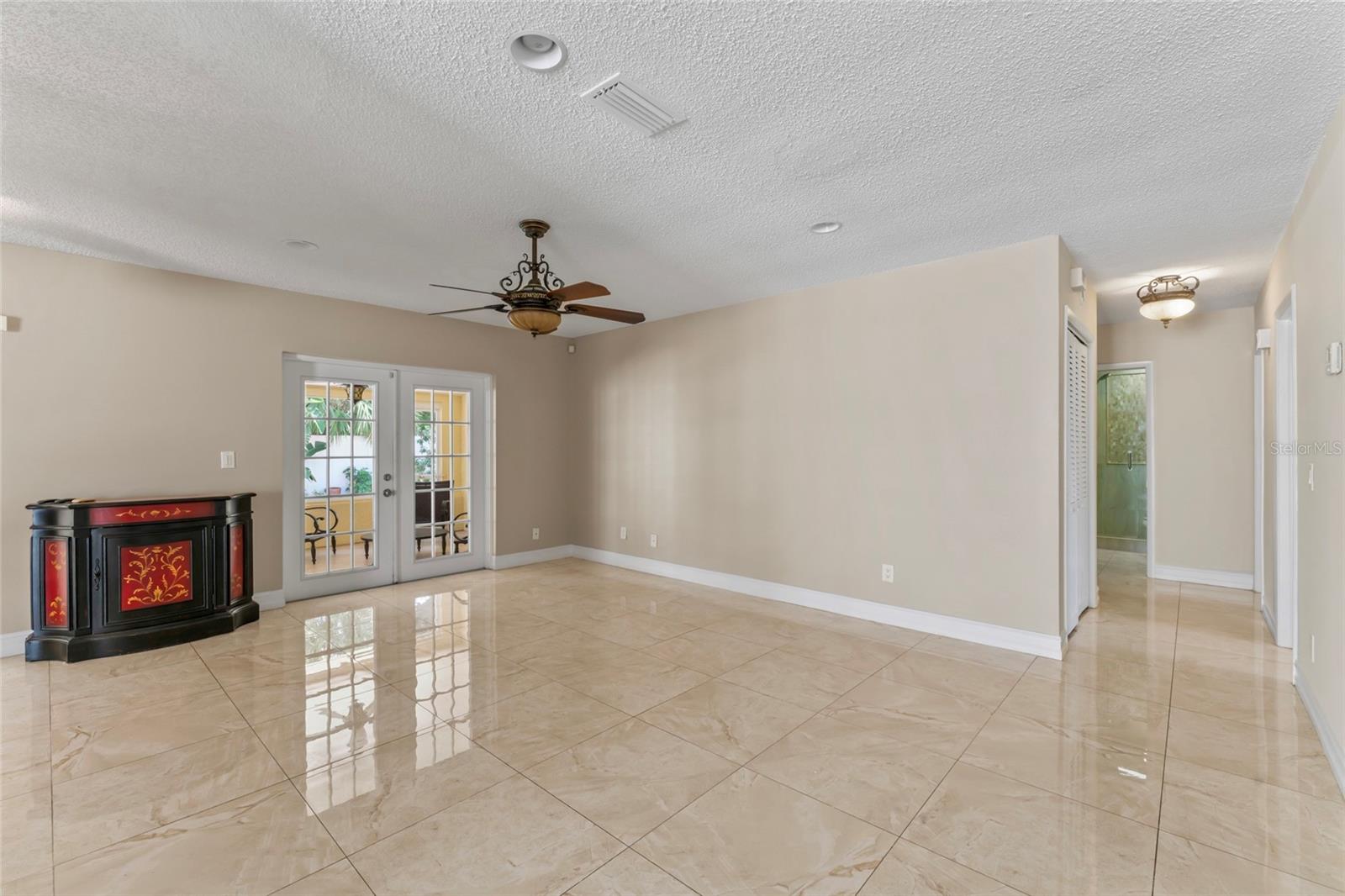 Listing photo id 8 for 7511 Mayfair Court