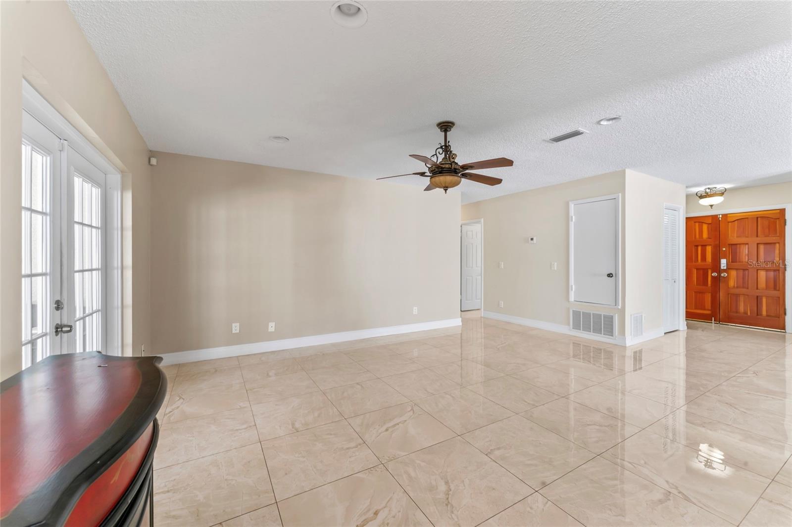 Listing photo id 9 for 7511 Mayfair Court