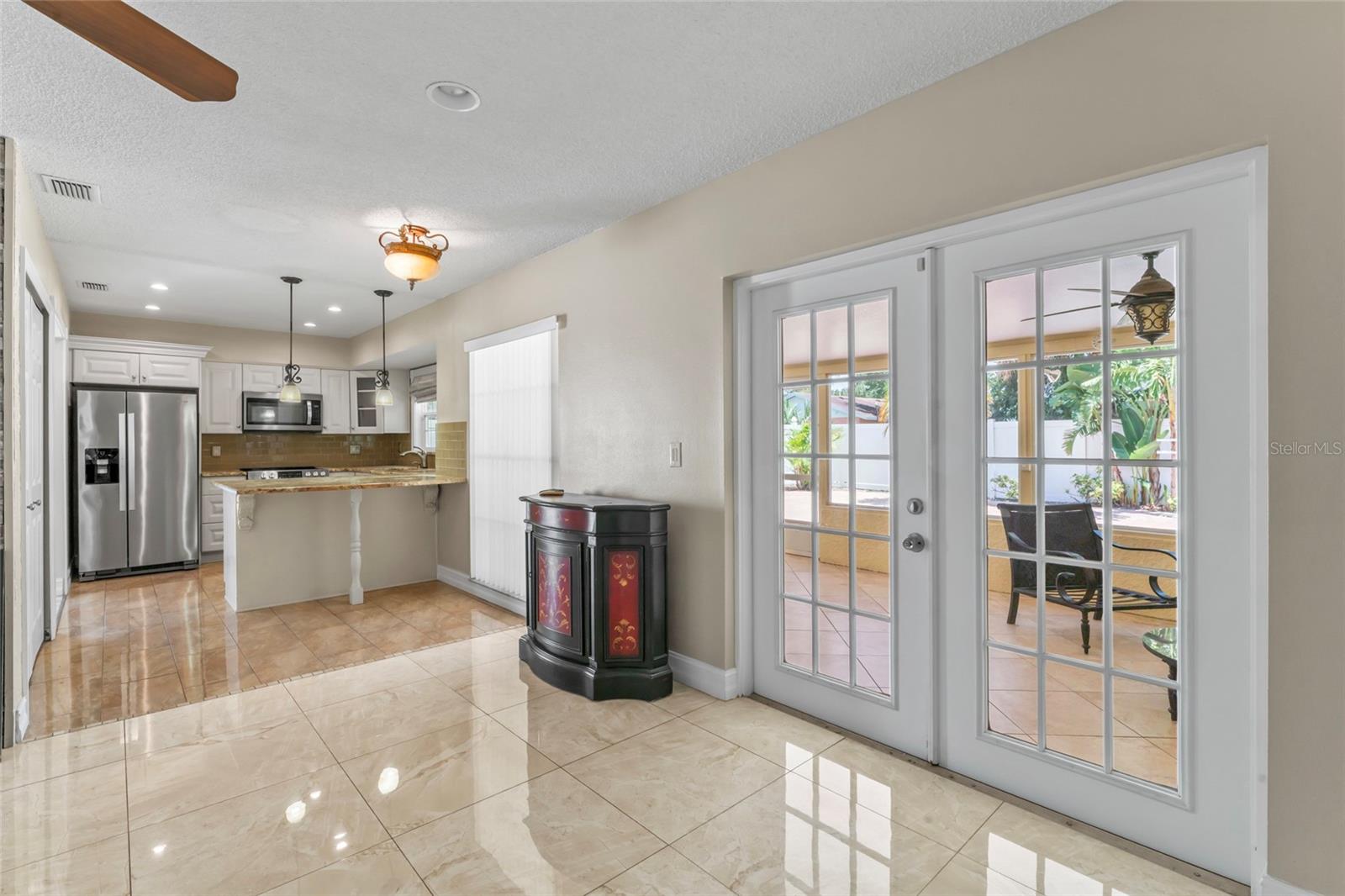 Listing photo id 11 for 7511 Mayfair Court