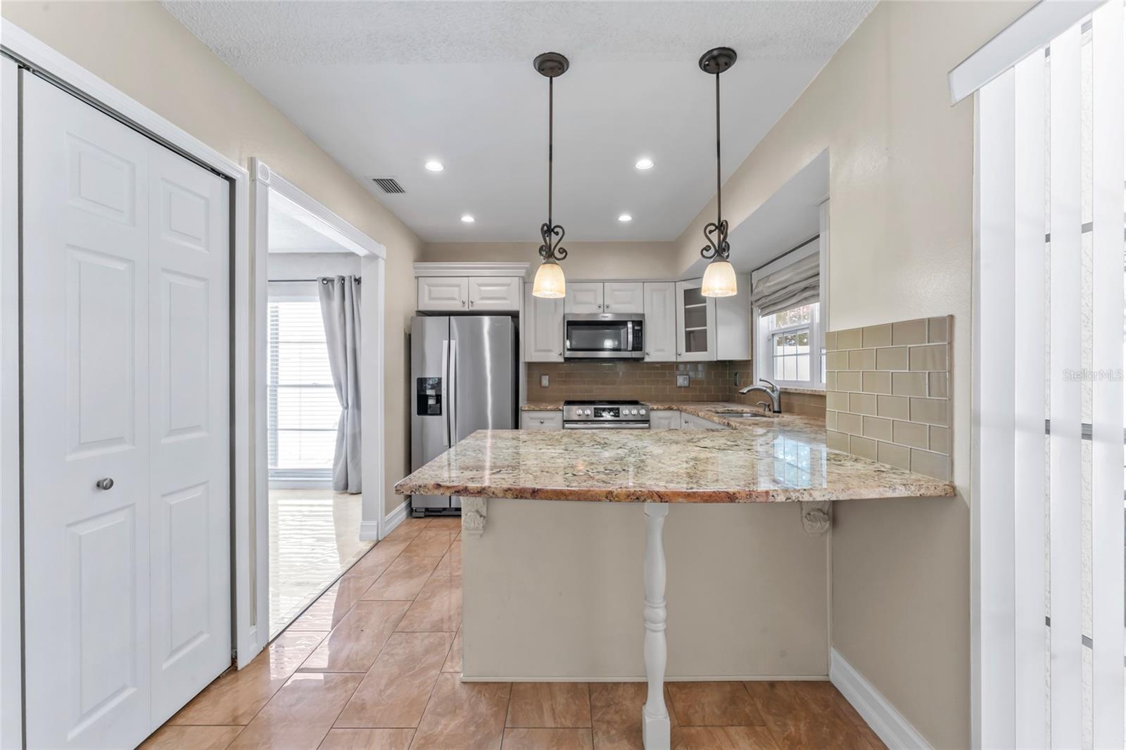 Listing photo id 12 for 7511 Mayfair Court