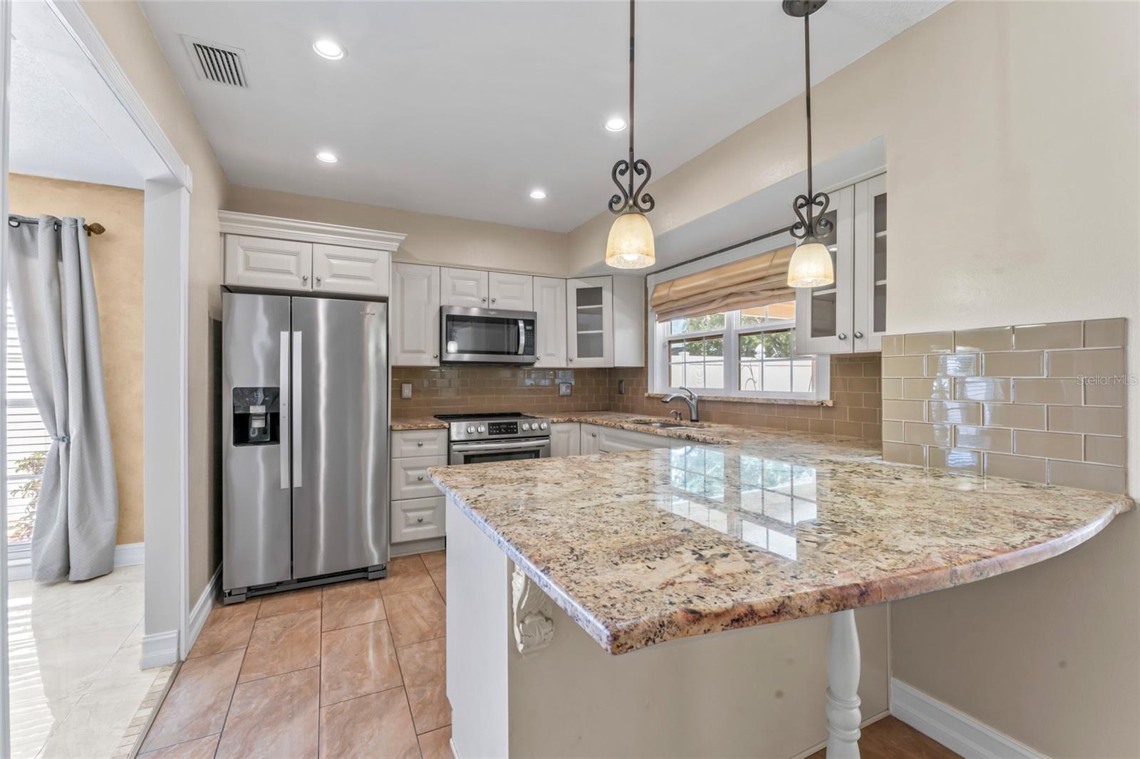 Listing photo id 14 for 7511 Mayfair Court