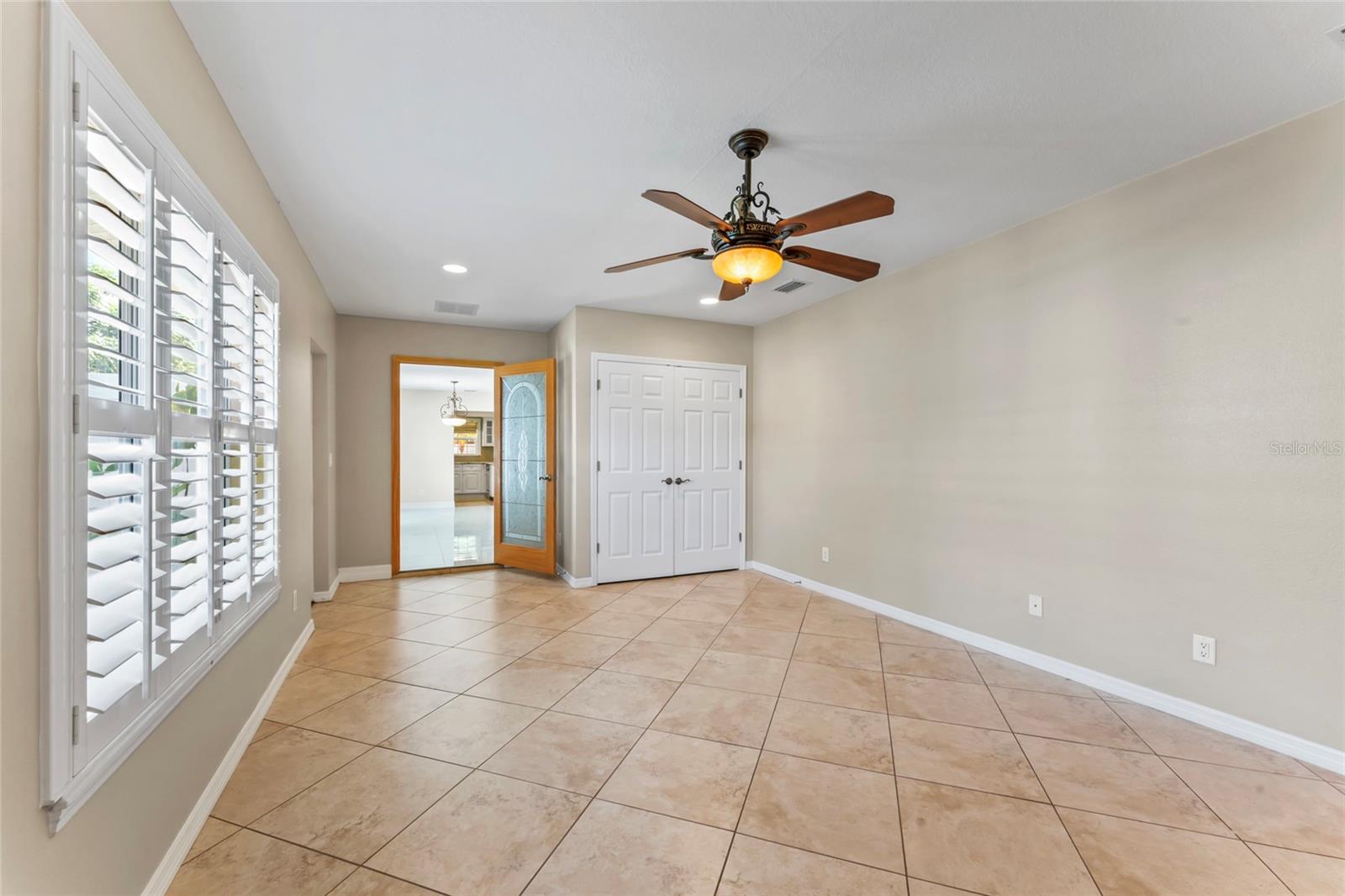 Listing photo id 17 for 7511 Mayfair Court