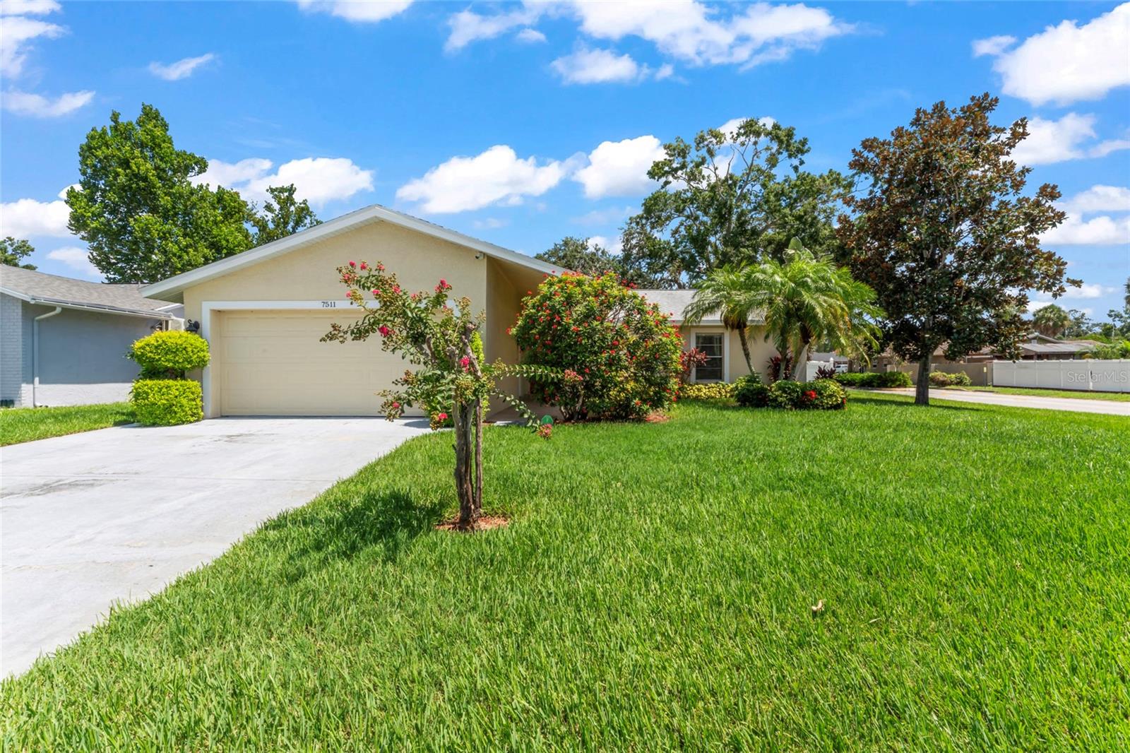 Listing photo id 0 for 7511 Mayfair Court